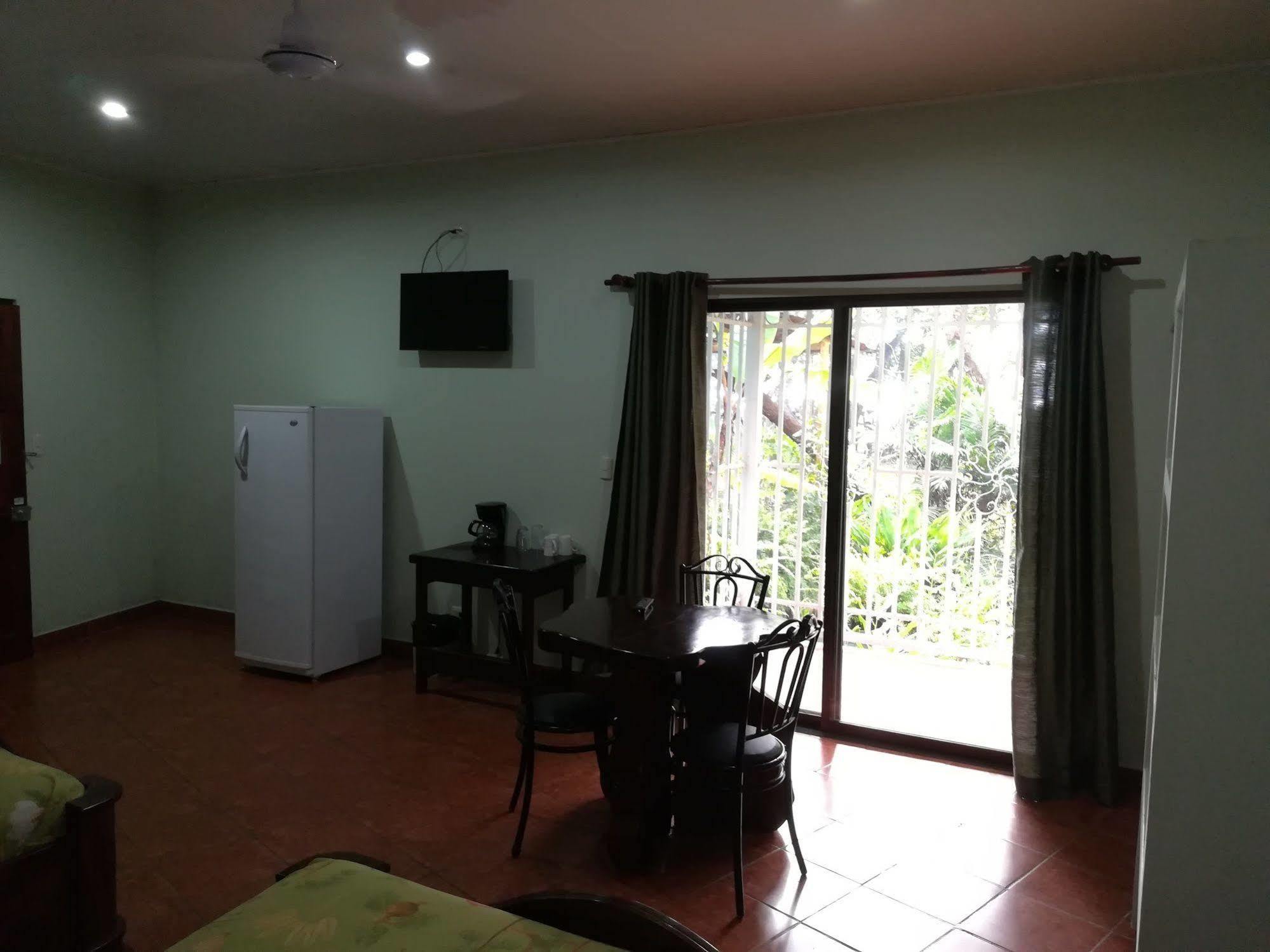 Oceanfront Hotel Verde Mar Direct Access To The Beach Manuel Antonio Eksteriør bilde